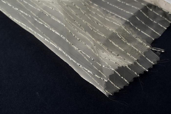 Voile microfibre en polyester ultra léger inclusion de fils