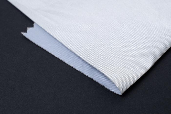 Écran solaire en polyester