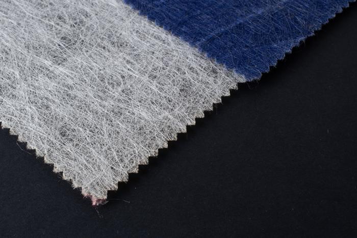Tulle scénique en polyester intissé