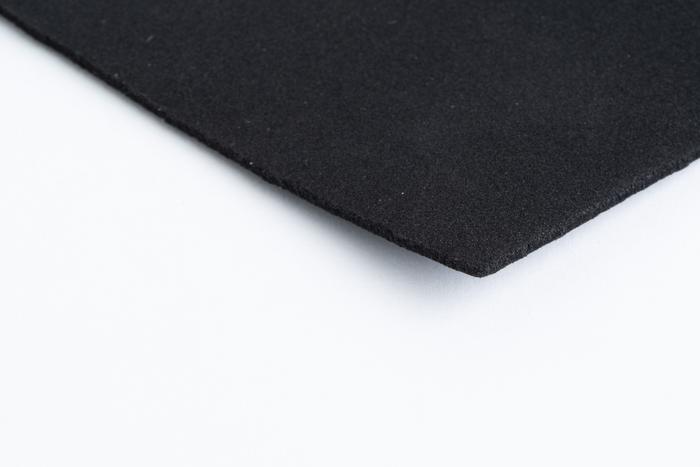 Caoutchouc de synthèse amortissant