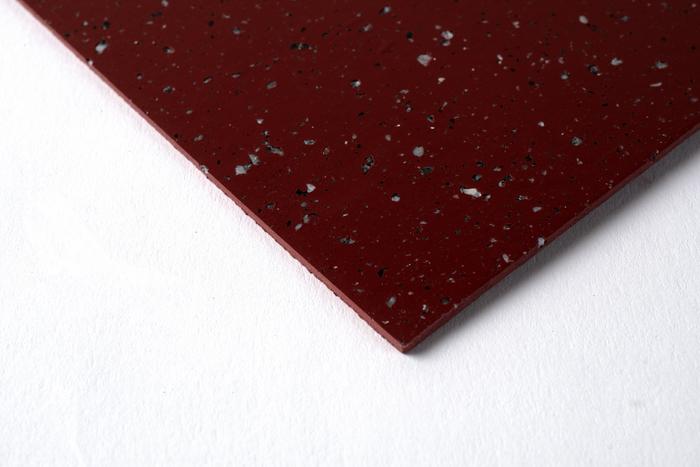 Revêtement de sol caoutchouc rouge (avec incrustation de granit)