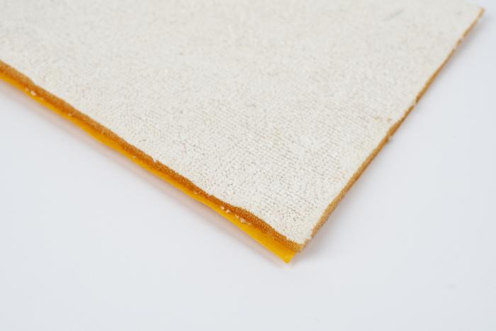 Mousse adhésive orthopédique