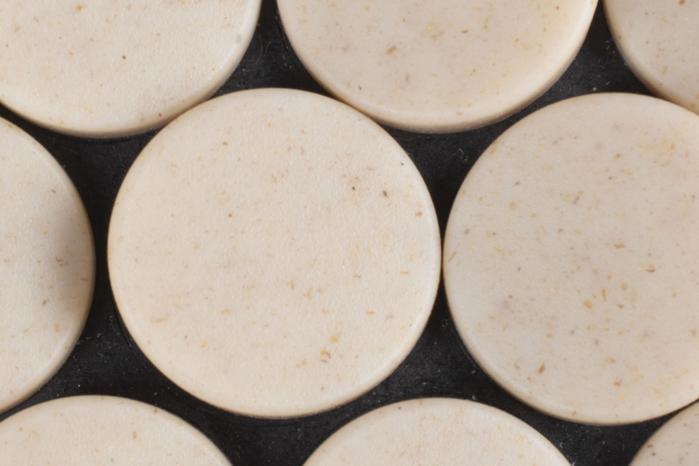 Revêtement mural décoratif à base d'ail