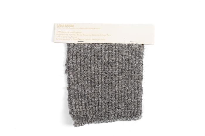 Tissage velours de laine de brebis sardes